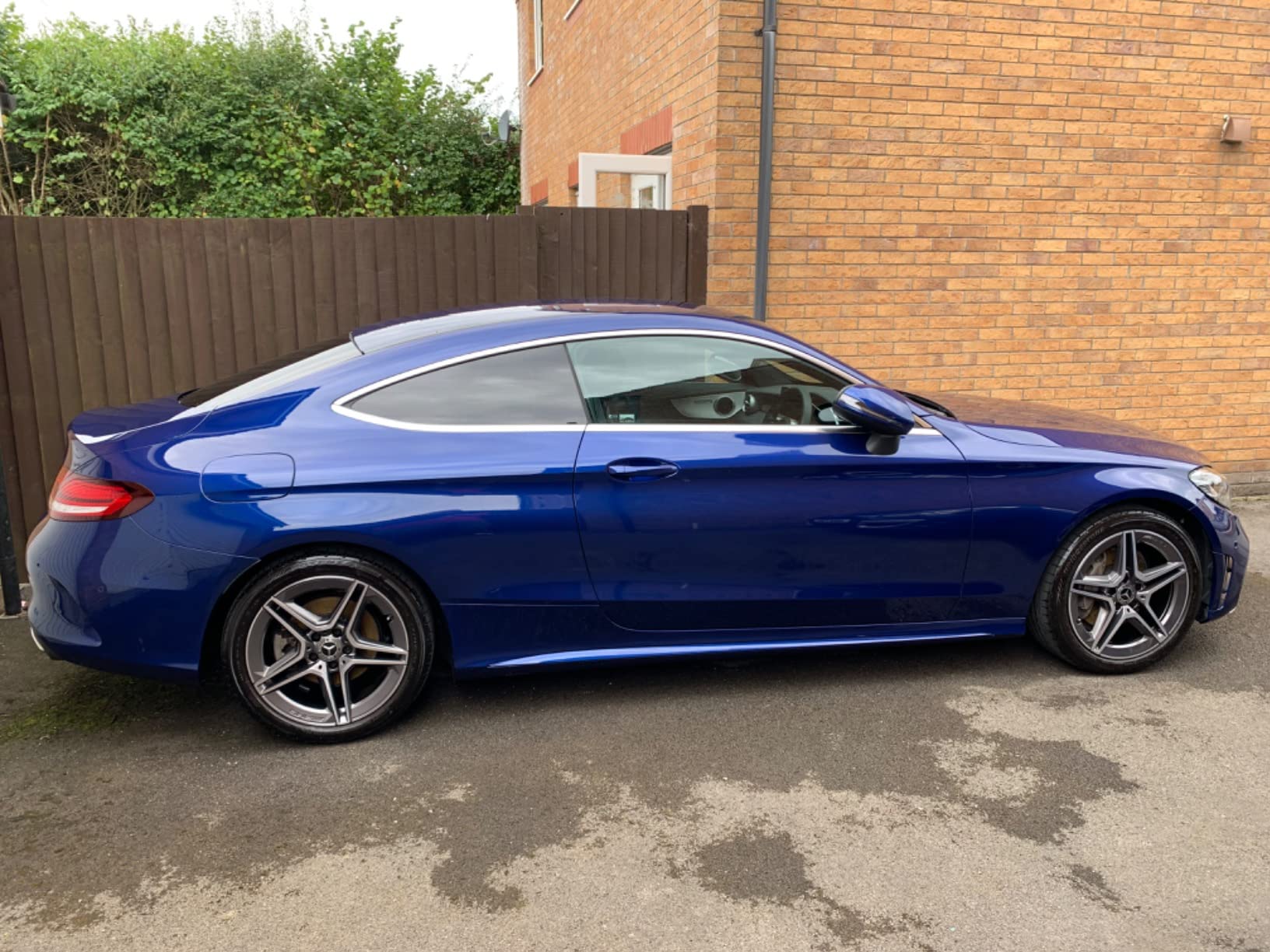 Customer review image of blue car after using Mullock's Dry Wash